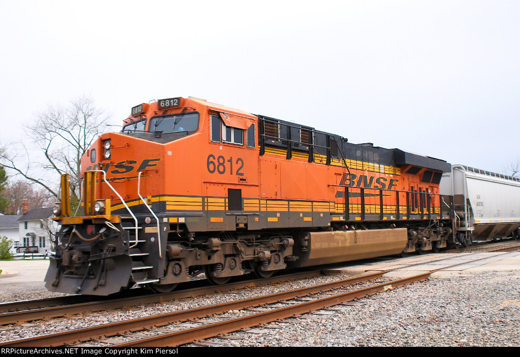 BNSF 6812 Pusher